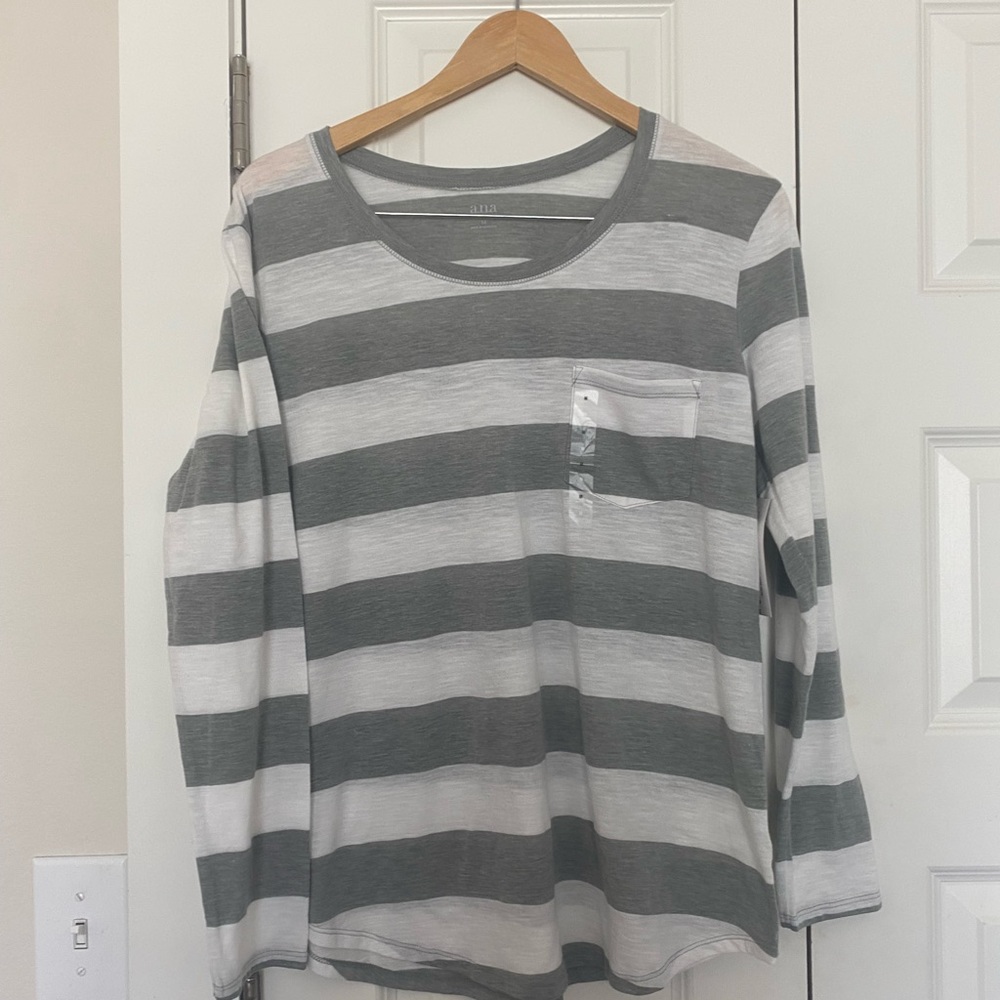 NWT 🙌 a.n.a A New Approach Long Sleeve Blouse - Grey/White Strip - Medium ⚡️
